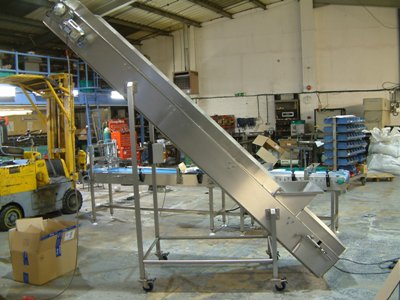 portable conveyor with casters